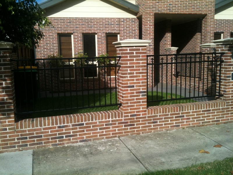brick_fencing_home_page_image-catt5883